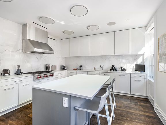 4th image of 11 E 68th St #2A