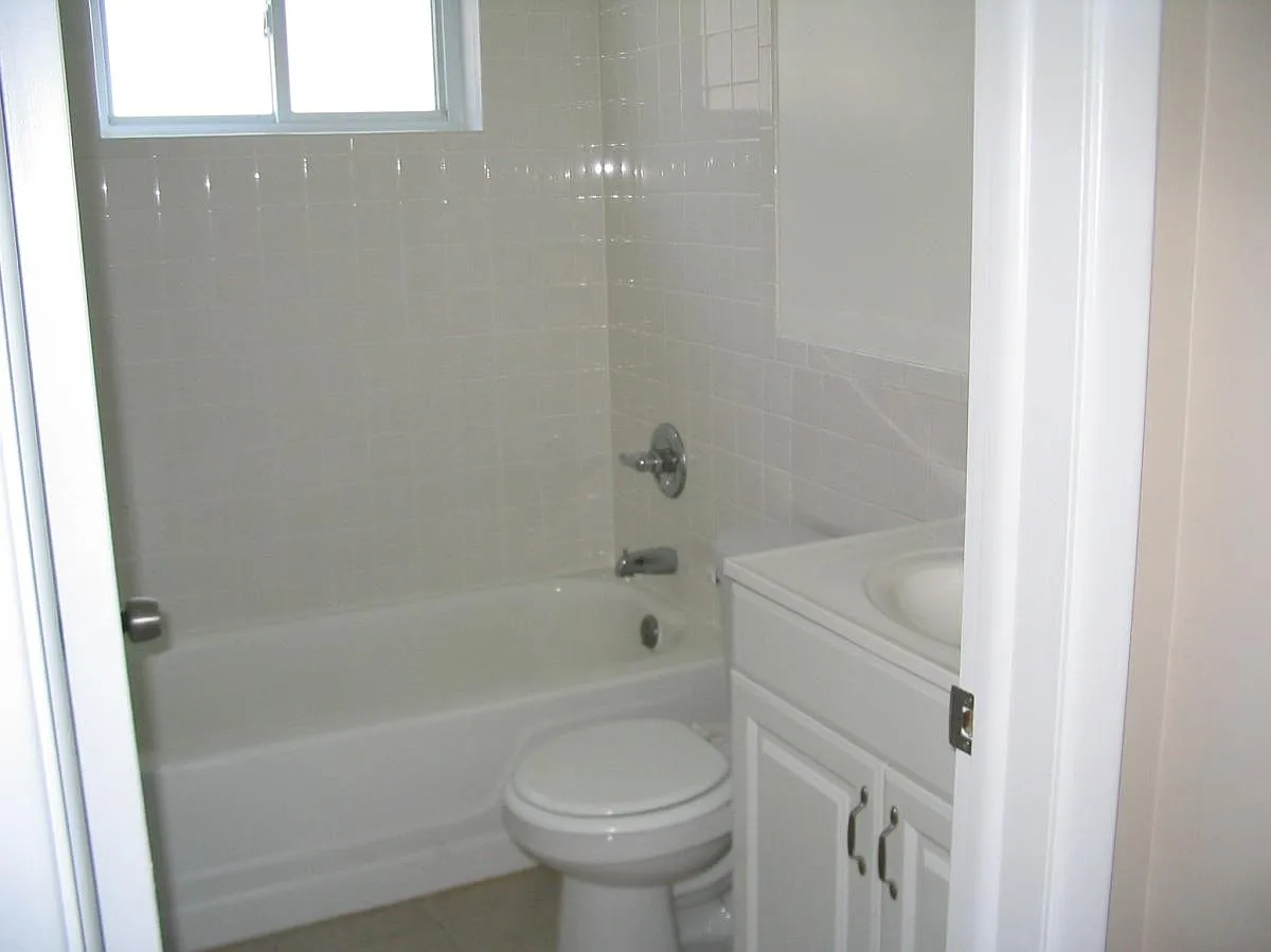 Building Photo - 2470 Sheridan Dr #1