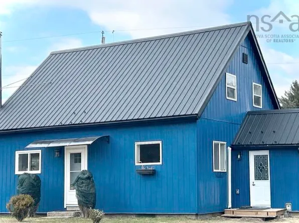 1318 Sweetland Rd, Lunenburg, NS B0J 1E0
