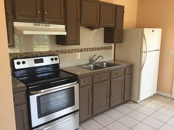 2nd image of 1505 Garden Dr