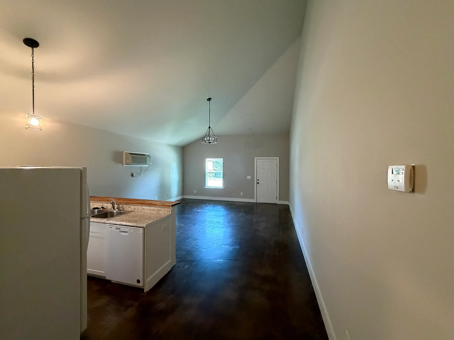2 bed, 1000 sqft, $950 — Photo 2