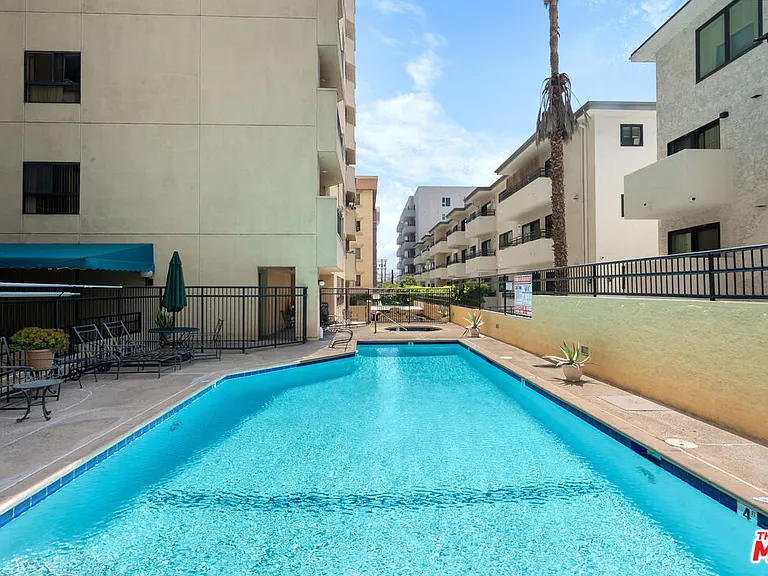 727 S Ardmore Ave #108 — Photo 31