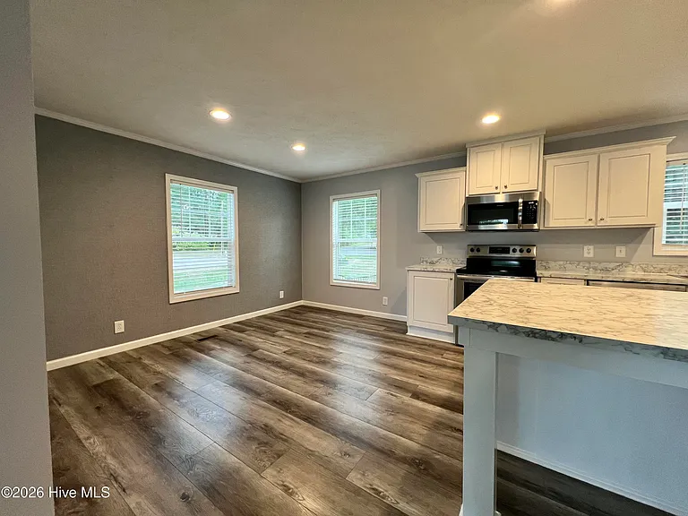 1296 Riverview Dr — Photo 7