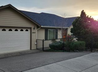 2037 NE Sunset Loop Dr, Roseburg, OR 97470