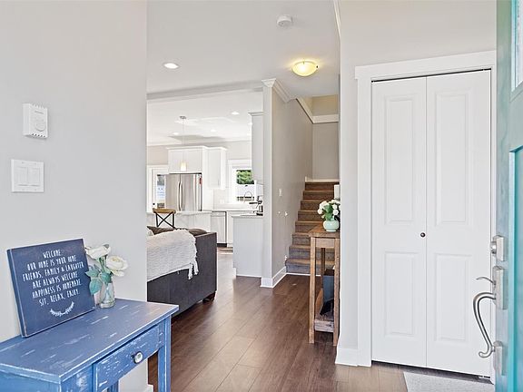 5th image of 1286 McLeod Pl
