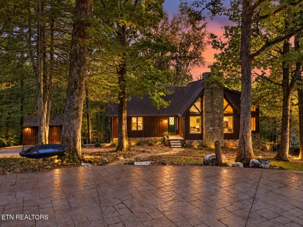 102 Lakecrest Ln, Oak Ridge, TN 37830