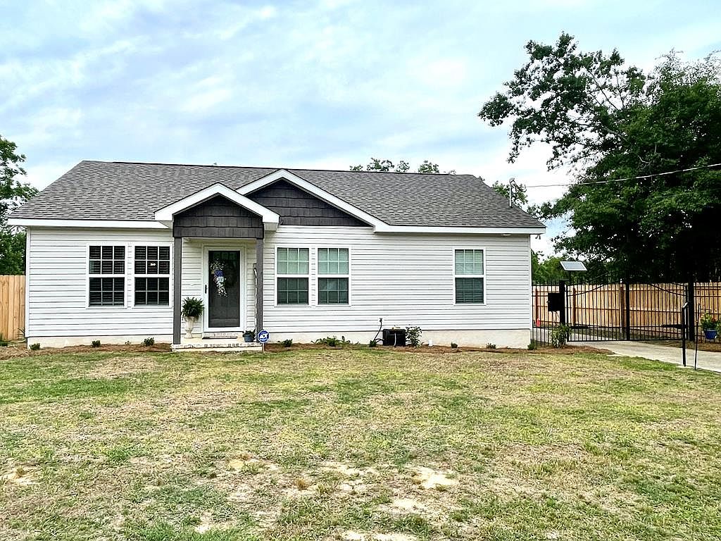 320 Bryant St, Brundidge, AL 36010 Zillow