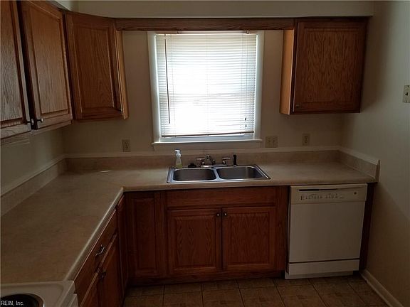 5th image of 541 Barberton Dr