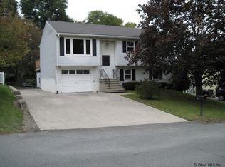 10 Barber Dr, Rensselaer, NY 12144