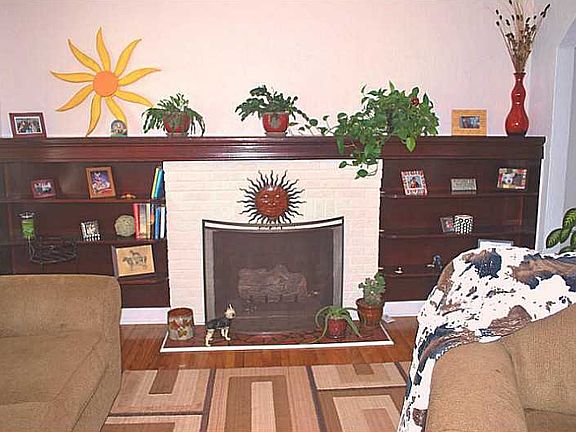 3rd image of 414 E Bayview Blvd