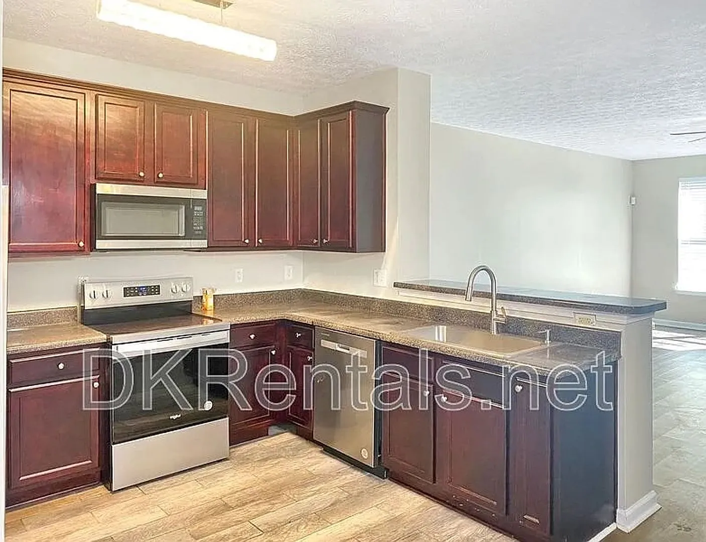 Room in 3 Bedroom Home at High Park Ln — Photo 2