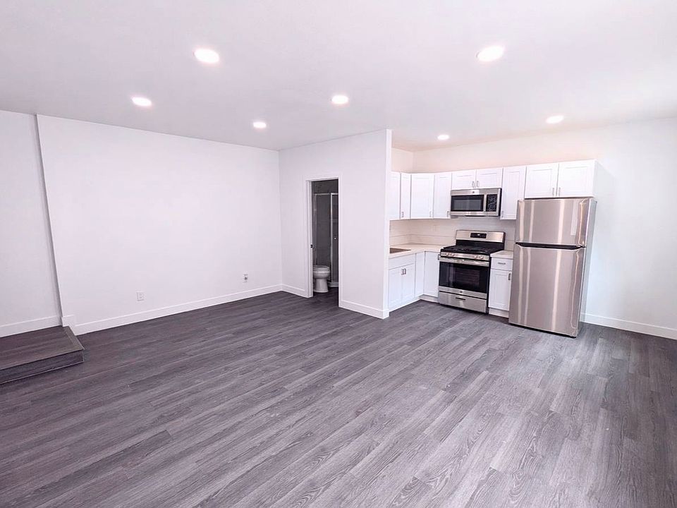 1st image of 201 Parkbrook Pl