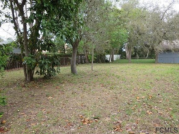 OVERSIZED FULLY FENCED BACKYARD