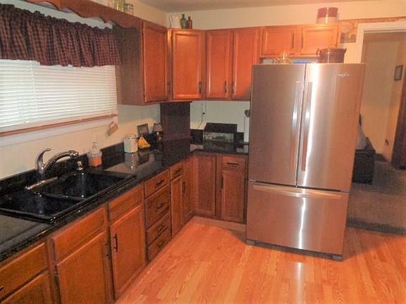 4th image of 422 E Ward St
