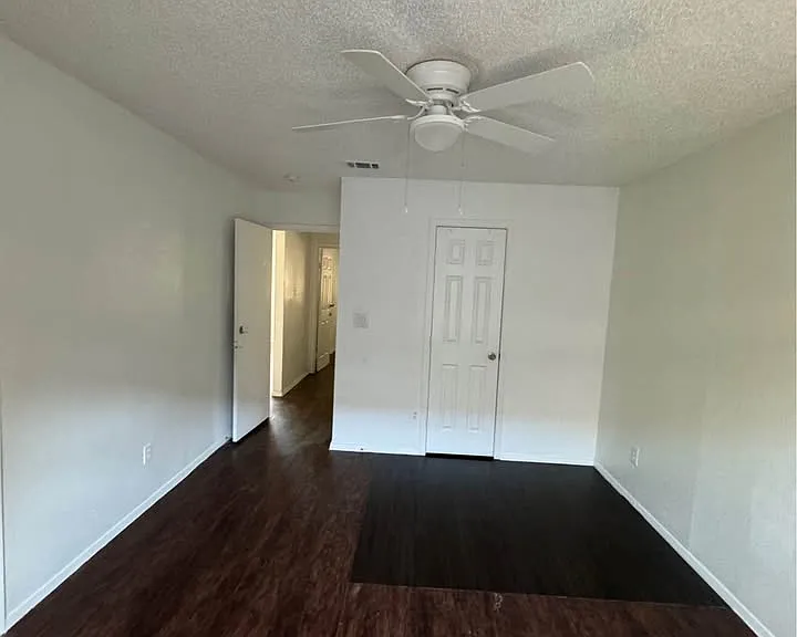 10404 Little Pebble Dr #B — Photo 9