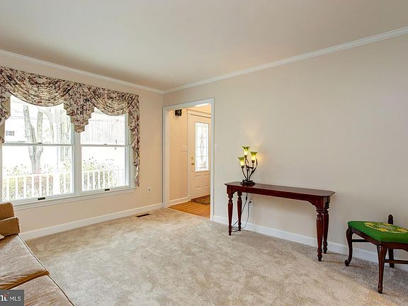 3rd image of 917 Berrymans Ln