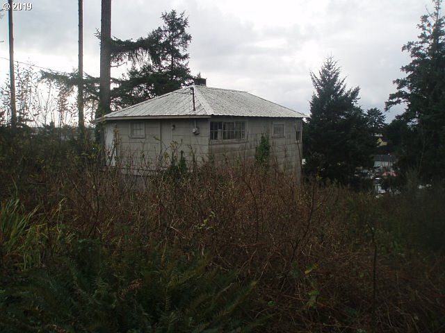 2nd image of 34830 Hill St