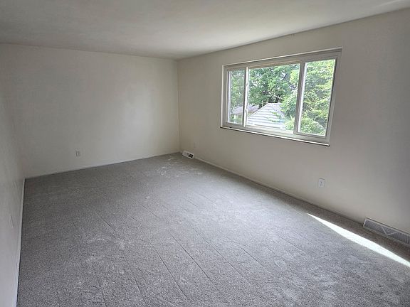 5th image of 421 Elizabeth St