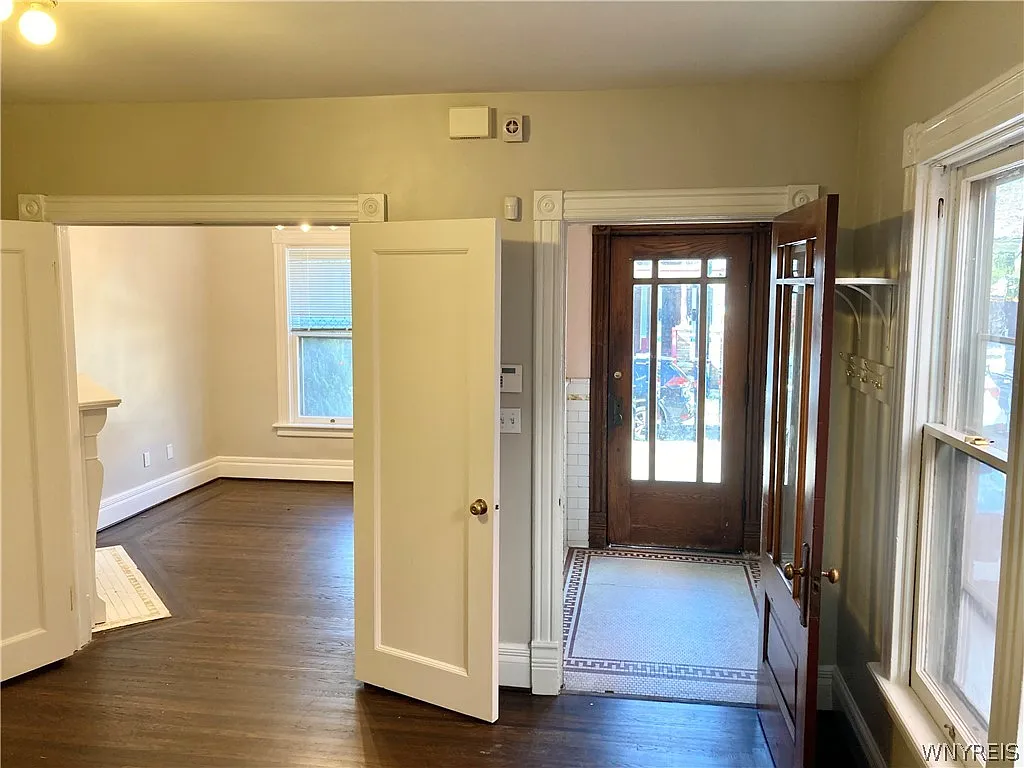 3 bed, 1.0 bath, 1672 sqft, $1,850 — Photo 2