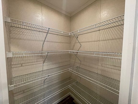 4th image of 516 Courtland Ln #534