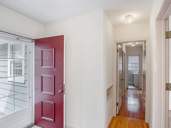 4th image of 431 Orchard Hills Dr