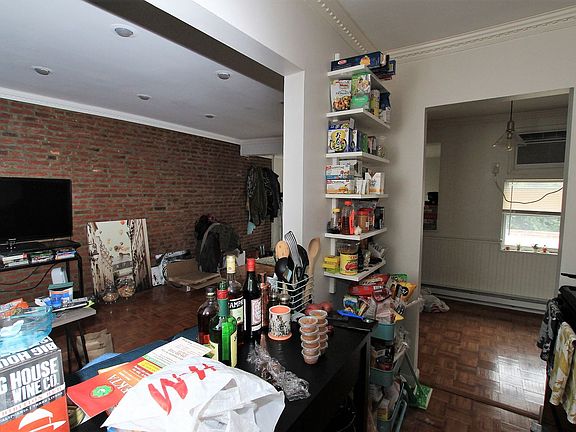 5th image of 452 E Girard Ave #300