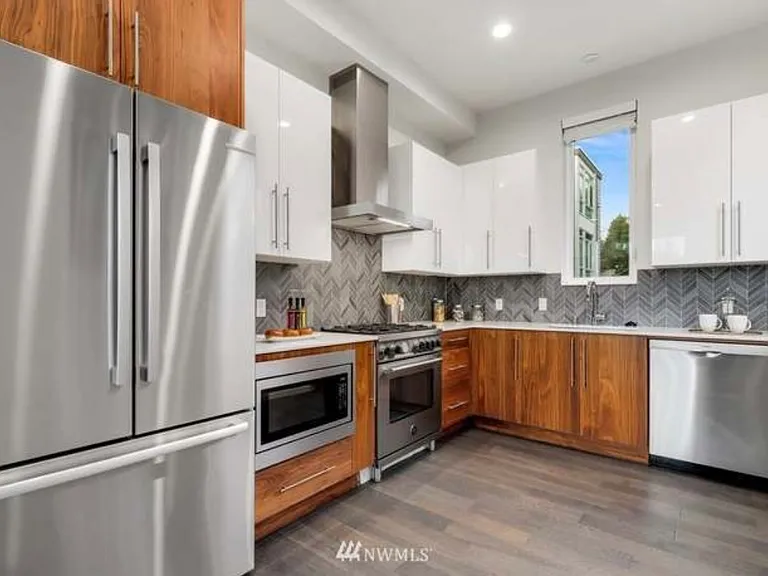 9734A Woodlawn Ave N #1 — Photo 9