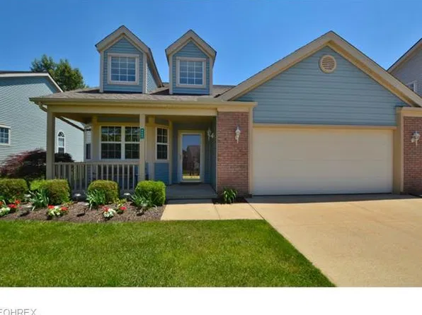 8685 Kingfisher Ln, Macedonia, OH 44056