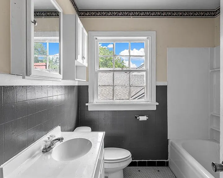 234 Boulevard St — Photo 18