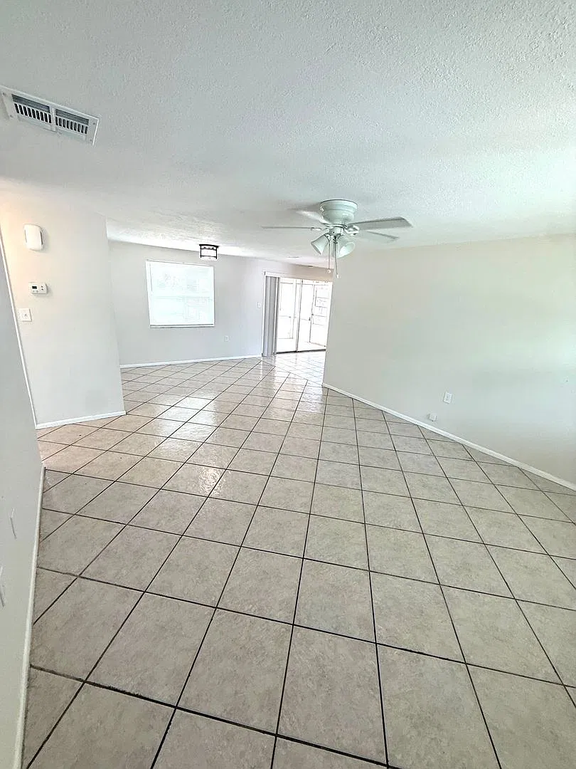2 Bedroom/1 Bathroom Available Now! — Photo 2