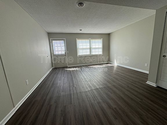 3rd image of 616 S Boddie St