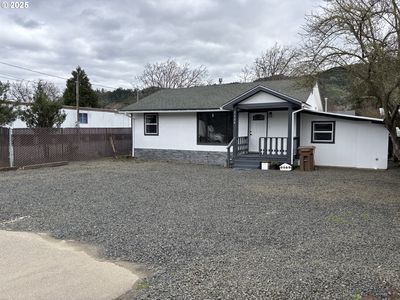 1124 N Old Pacific Hwy, Myrtle Creek, OR, 97457