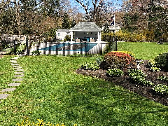 3rd image of 10 Salem Ridge Dr