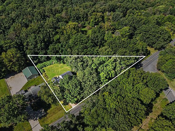 3rd image of 6935 Ravine Rd
