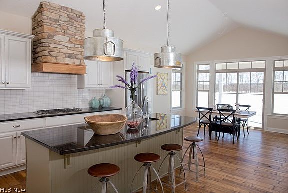 4th image of 5121-S/L Maplewood Farm Dr #5