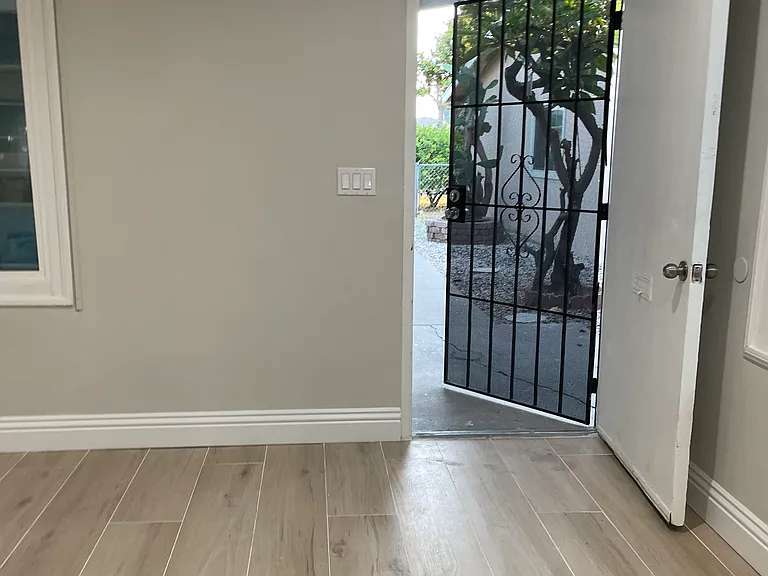 8733 Stewart And Gray Rd #B — Photo 6