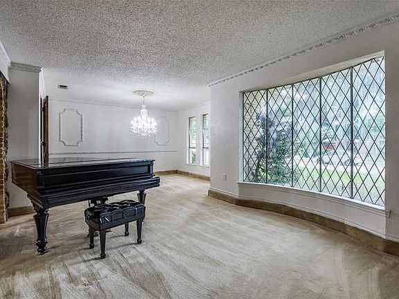 5th image of 2500 Fairview Dr