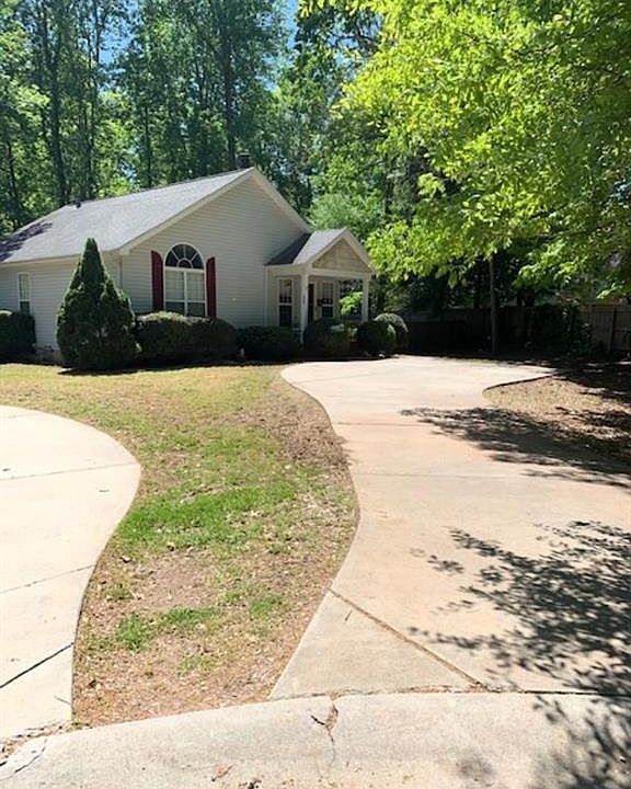 1st image of 123 Dogwood Ln