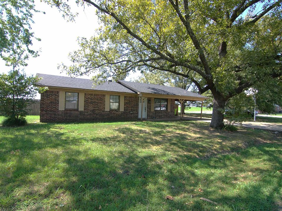 1st image of 405 Plantation Dr