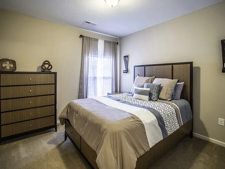 Vintage Creekwood Park Apartments — Photo 7