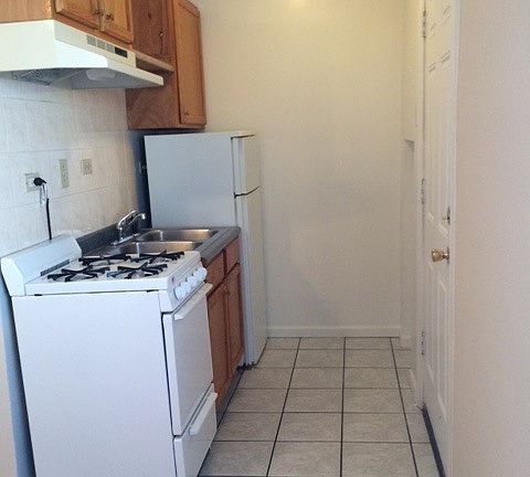 3rd image of 1350 1/2 W Argyle St APT 3E