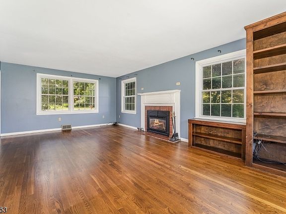 5th image of 44 Pleasant Valley Rd