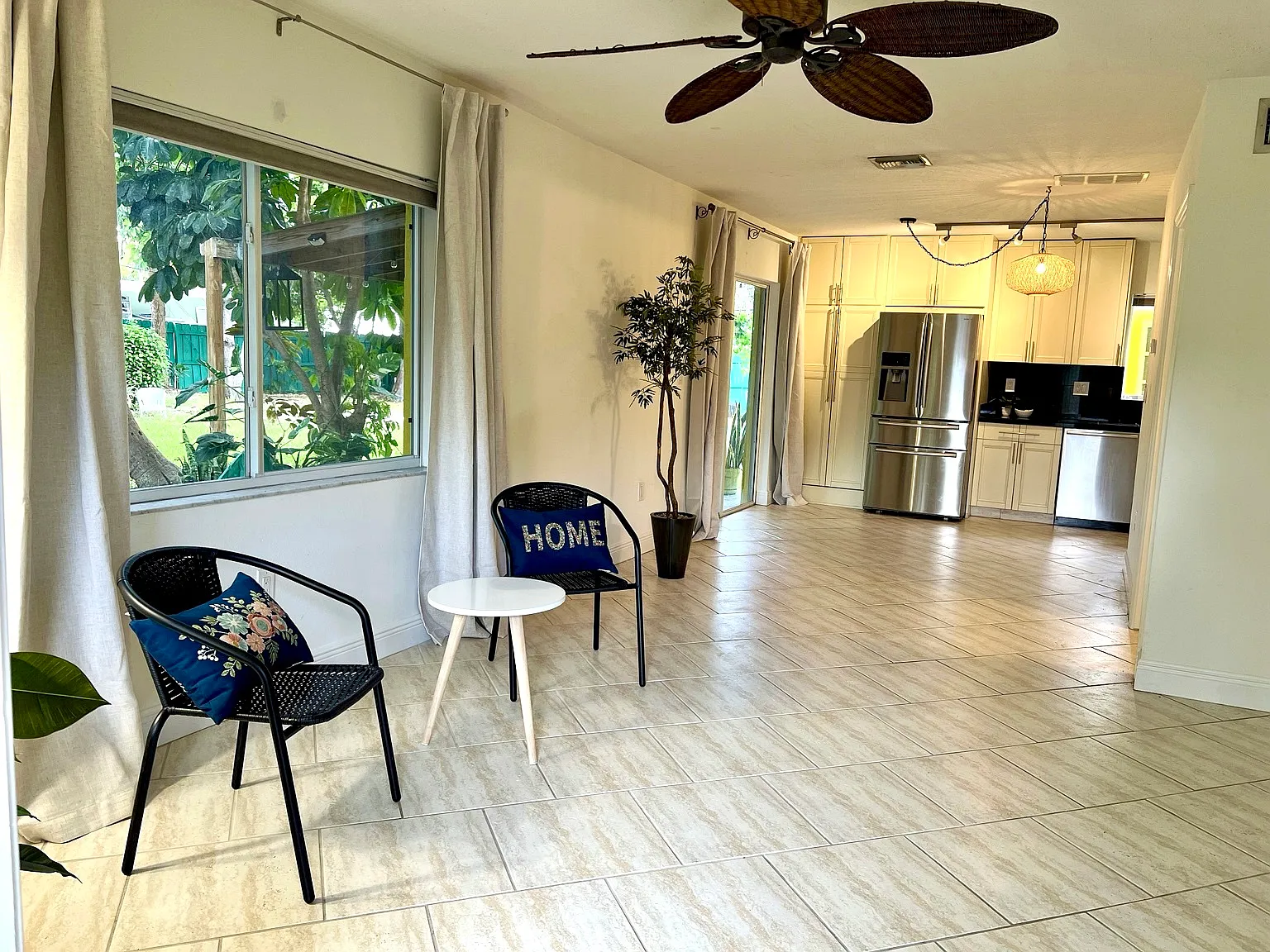 2 bed, 1050 sqft, $2,475 — Photo 3