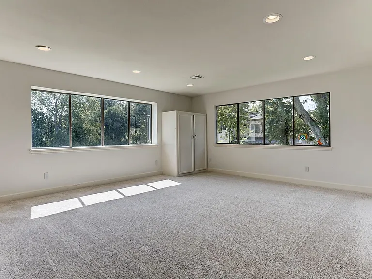 2911 University Blvd — Photo 21