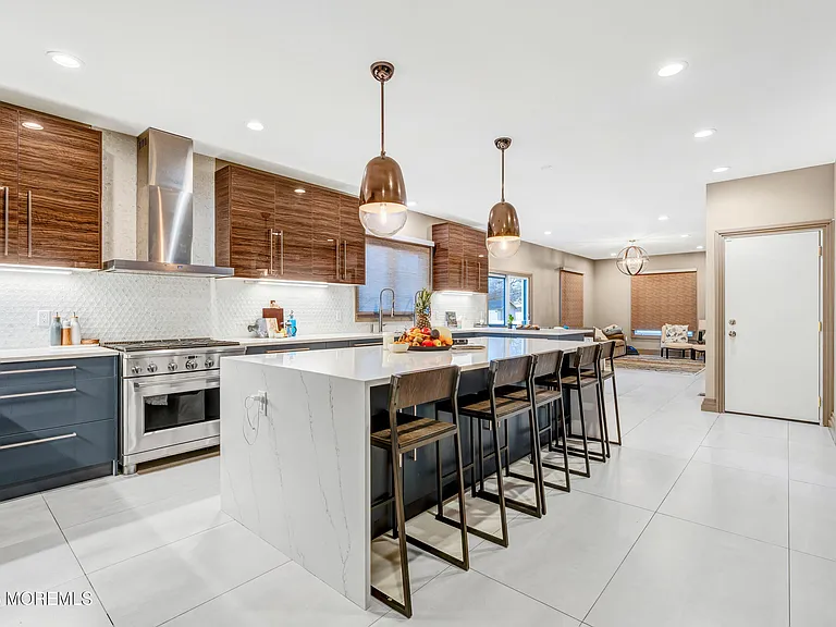 450 Wells Ave — Photo 11