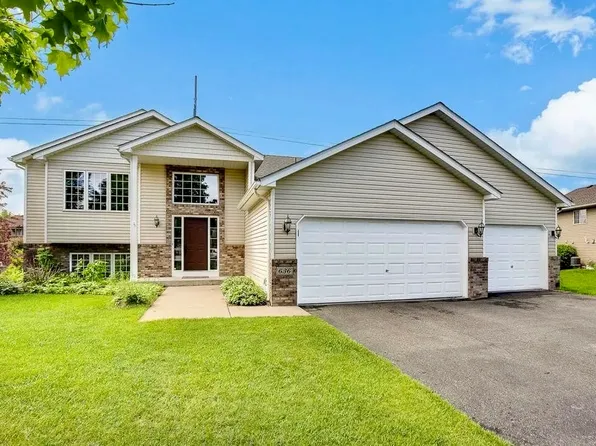 636 Lois Ln, Lino Lakes, MN 55014