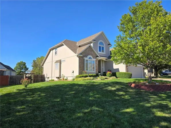 1510 Horseshoe Dr, Raymore, MO 64083
