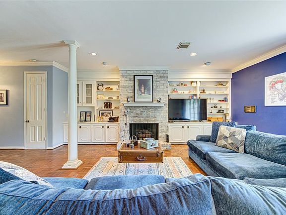 4th image of 7509 Chevy Chase Dr