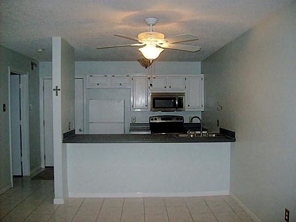 4th image of 223 Country Bend Dr