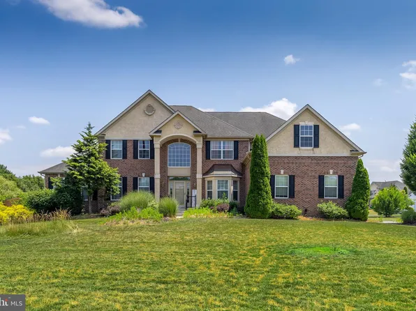 8 Curtmantle Rd, Mickleton, NJ 08056